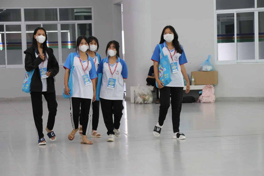 Tân sinh viên sốc khi bạn trọ ở bẩn, hát đến 2h sáng - 1 Tân sinh viên sốc khi bạn trọ ở bẩn, hát đến 2h sáng - 1