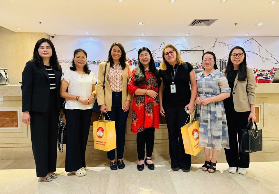 Đoàn đại biểu TP Hà Nội có buổi gặp gỡ Bà Marcelle Torres Alves Okuno - người được Đại sứ quán đề xuất bổ nhiệm lãnh sự danh dự của Việt Nam tại Brazil