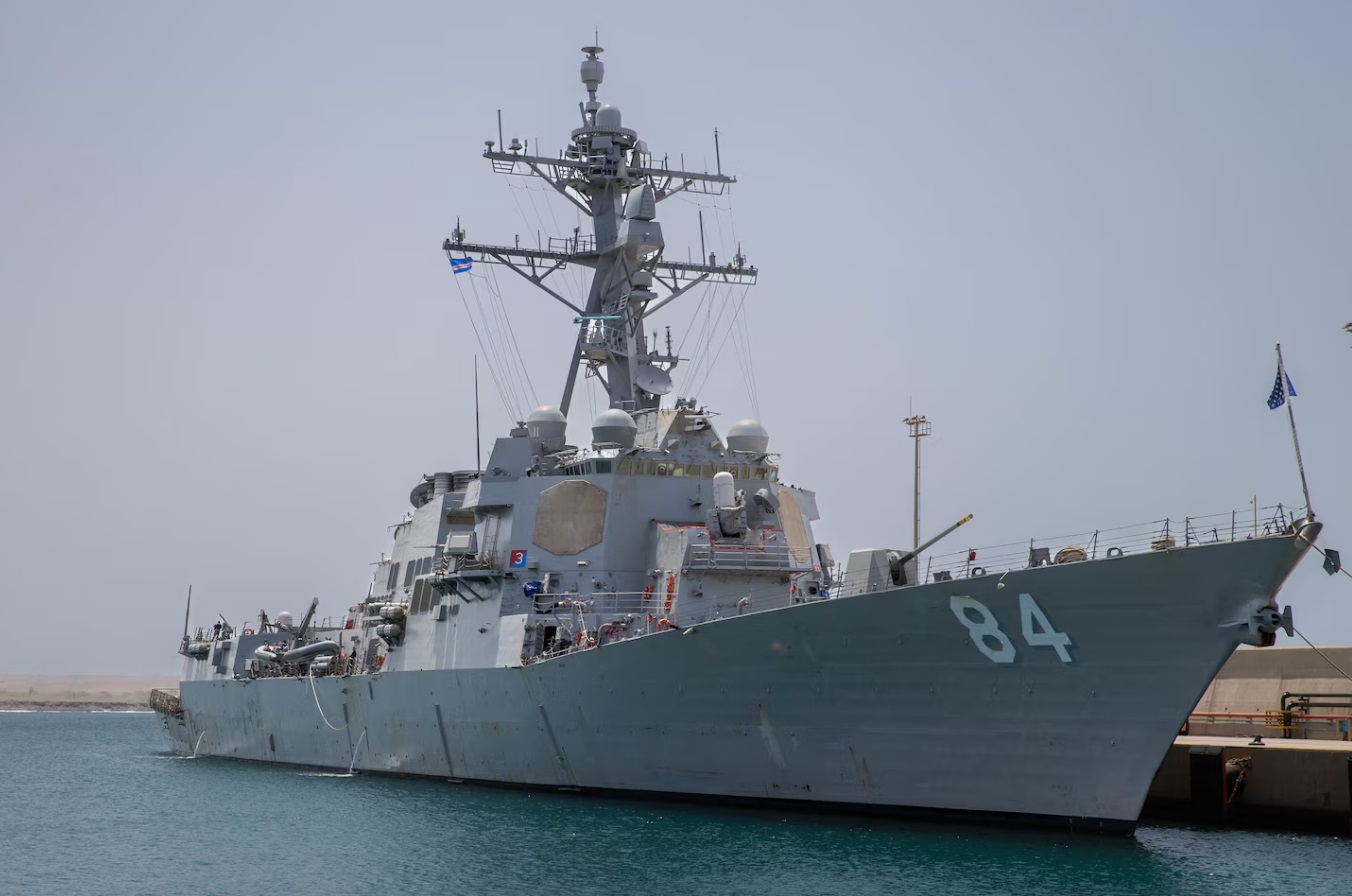 Tàu khu trục Mỹ phối hợp với Israel đánh chặn tên lửa Iran- Ảnh 1. Tàu khu trục Mỹ phối hợp với Israel đánh chặn tên lửa Iran- Ảnh 1.