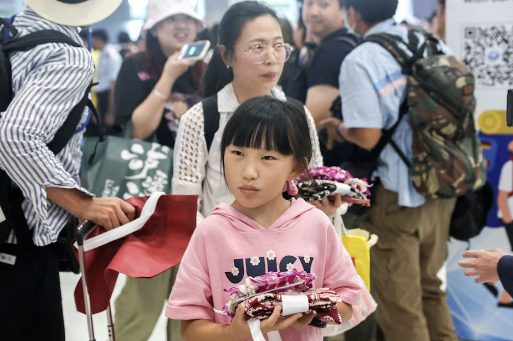 Du khách Trung Quốc đến sân bay tại thủ đô Bangkok - Thái Lan hồi tháng 9-2023. Ảnh: REUTERS Du khách Trung Quốc đến sân bay tại thủ đô Bangkok - Thái Lan hồi tháng 9-2023. Ảnh: REUTERS
