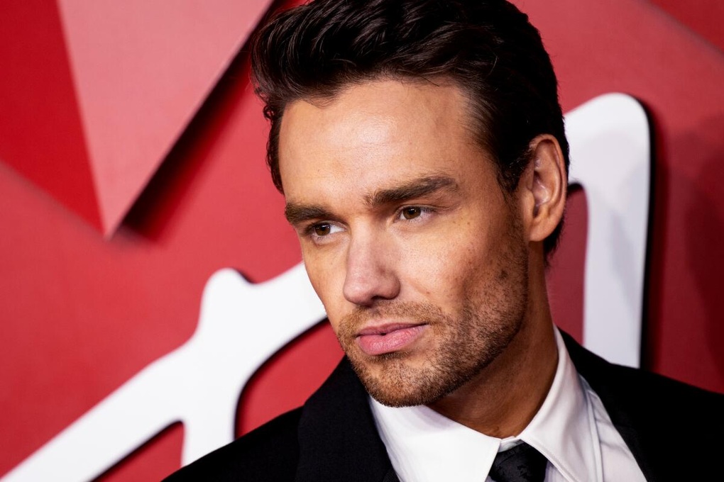 Thành viên nhóm One Direction qua đời sau khi ngã từ ban công - 1 Thành viên nhóm One Direction qua đời sau khi ngã từ ban công - 1