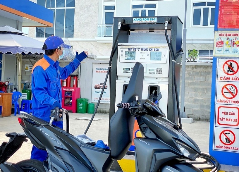 Giá xăng dầu hôm nay 13/3: ; giá xe dự báo tăng nhẹ