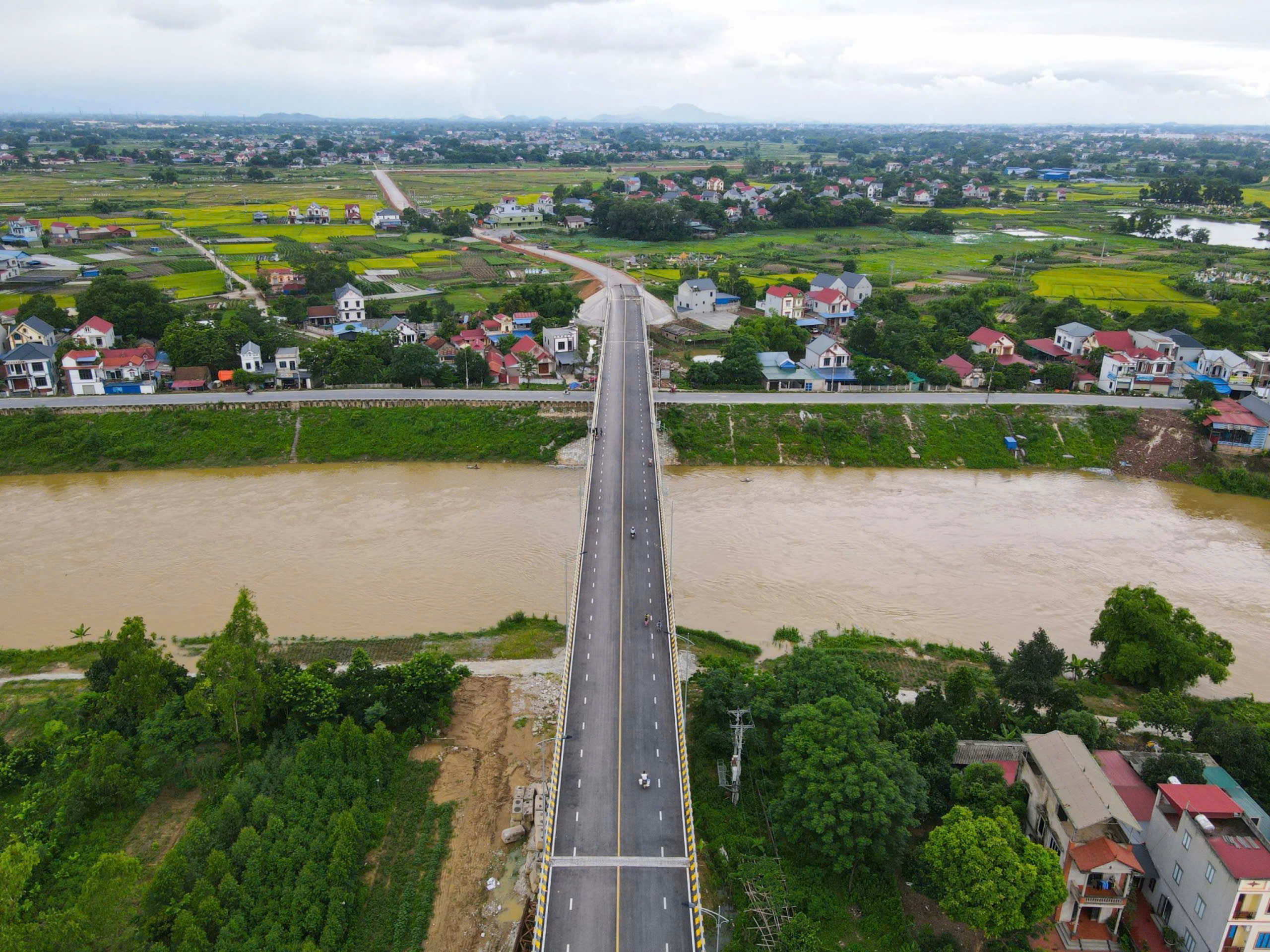 Thông xe cầu 540 tỷ đồng trên đường nối Bắc Giang, Thái Nguyên và Vĩnh Phúc- Ảnh 1. Thông xe cầu 540 tỷ đồng trên đường nối Bắc Giang, Thái Nguyên và Vĩnh Phúc- Ảnh 1.