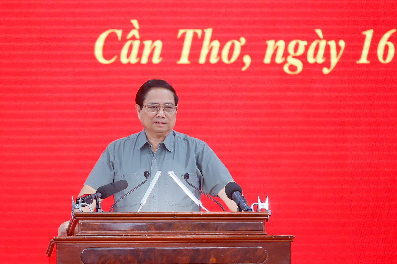 Thủ tướng chủ trì Hội nghị thúc đẩy hạ tầng giao thông ĐBSCL- Ảnh 1. Thủ tướng chủ trì Hội nghị thúc đẩy hạ tầng giao thông ĐBSCL- Ảnh 1.