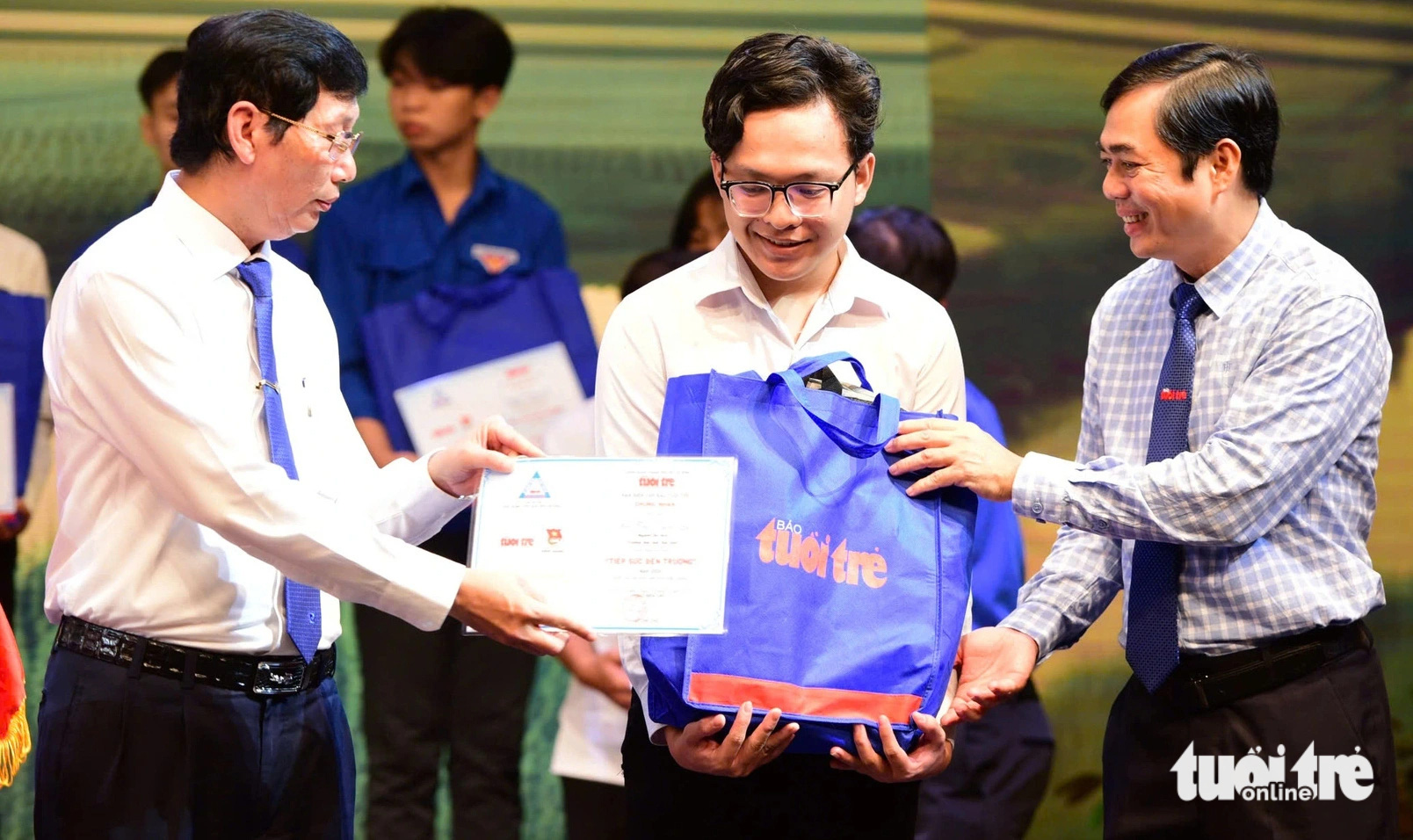 Cuộc sống gian khó nhưng luôn có món quà - Ảnh 1. Cuộc sống gian khó nhưng luôn có món quà - Ảnh 1.