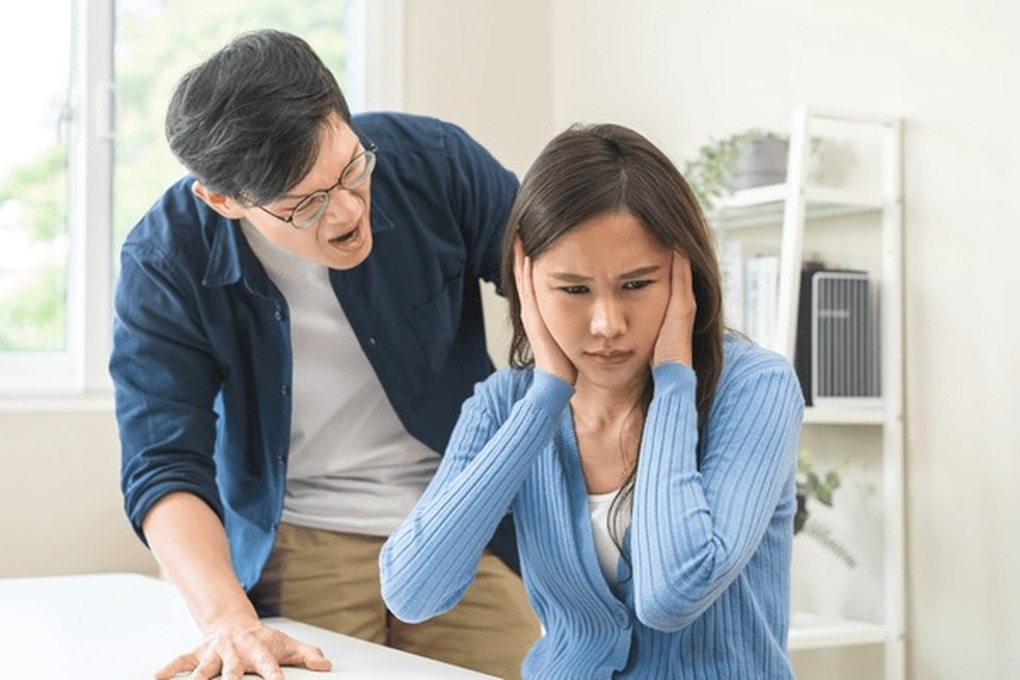 Tôi rất ghen với mối quan hệ thân thiết của chồng và em gái anh ấy - 1 Tôi rất ghen với mối quan hệ thân thiết của chồng và em gái anh ấy - 1
