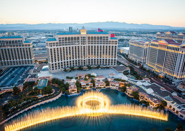 Trải nghiệm thị giác đầy ấn tượng với các khách sạn tại Las Vegas- Ảnh 1. Trải nghiệm thị giác đầy ấn tượng với các khách sạn tại Las Vegas- Ảnh 1.