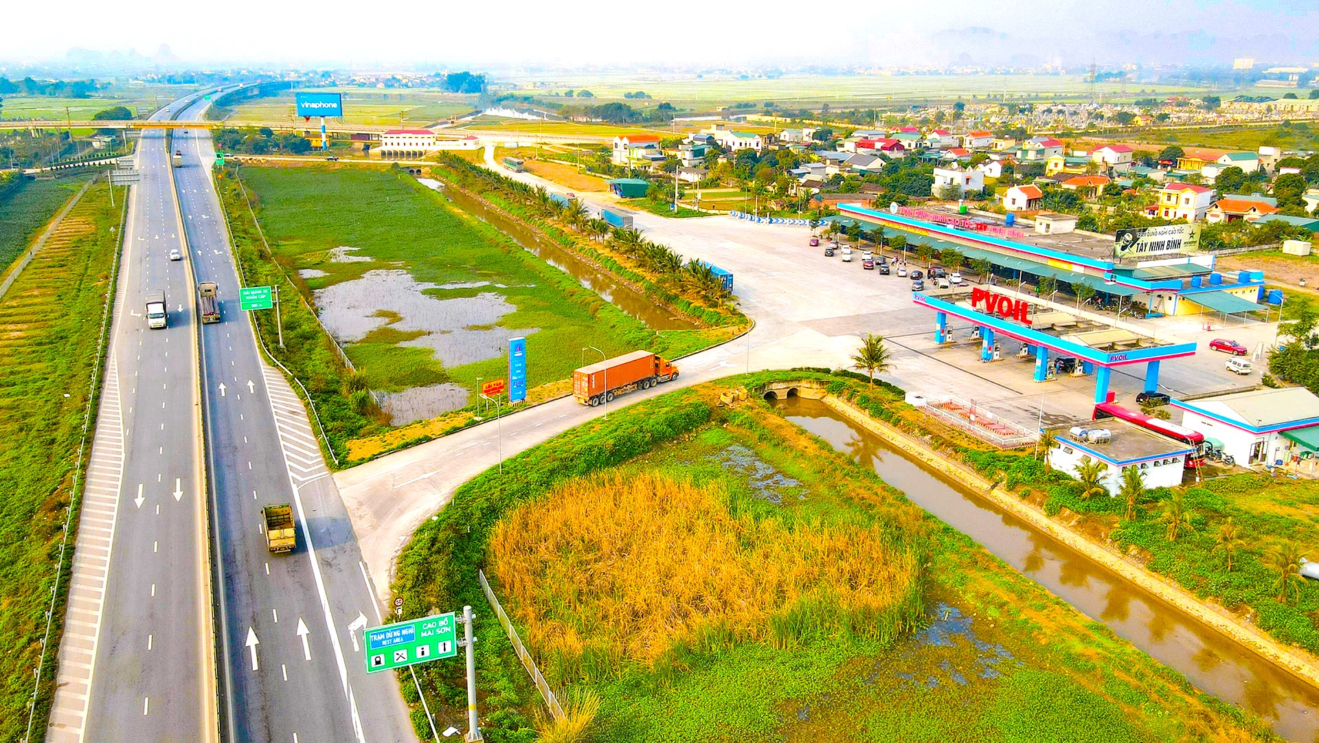 Trạm dừng nghỉ cao tốc đang được đầu tư thế nào?- Ảnh 1. Trạm dừng nghỉ cao tốc đang được đầu tư thế nào?- Ảnh 1.