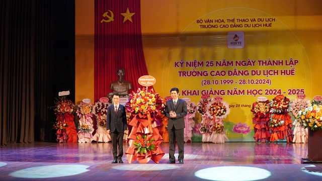 Trường Cao đẳng Du lịch Huế kỷ niệm 25 năm thành lập và khai giảng năm học mới - Ảnh 1. Trường Cao đẳng Du lịch Huế kỷ niệm 25 năm thành lập và khai giảng năm học mới - Ảnh 1.
