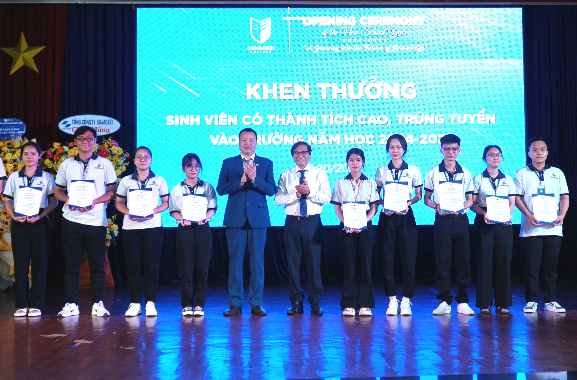 Trường cao đẳng ký kết hợp tác với doanh nghiệp trong lễ khai giảng- Ảnh 2. Trường cao đẳng ký kết hợp tác với doanh nghiệp trong lễ khai giảng- Ảnh 2.