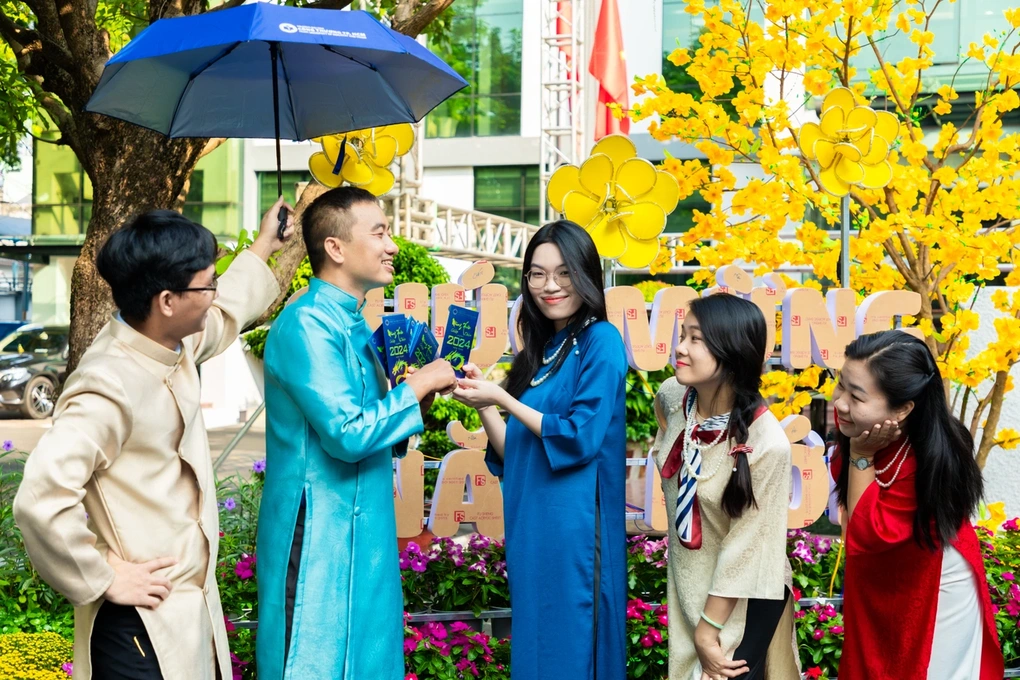 Trường đại học đầu tiên công bố thưởng Tết, mỗi người 25 triệu đồng - 1 Trường đại học đầu tiên công bố thưởng Tết, mỗi người 25 triệu đồng - 1