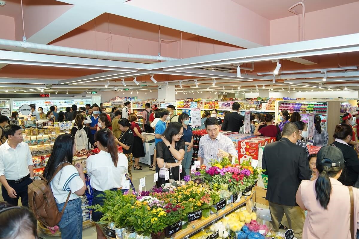 WinMart Phú Mỹ Hưng tấp nập khách hàng mua sắm WinMart Phú Mỹ Hưng tấp nập khách hàng mua sắm