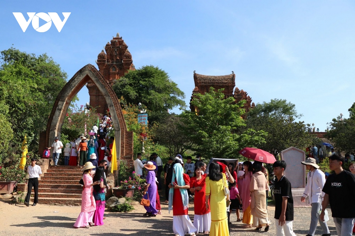 tưng bừng lễ hội katê ở ninh thuận và bình thuận hình ảnh 1 tung bung le hoi kate o ninh thuan va binh thuan hinh anh 1