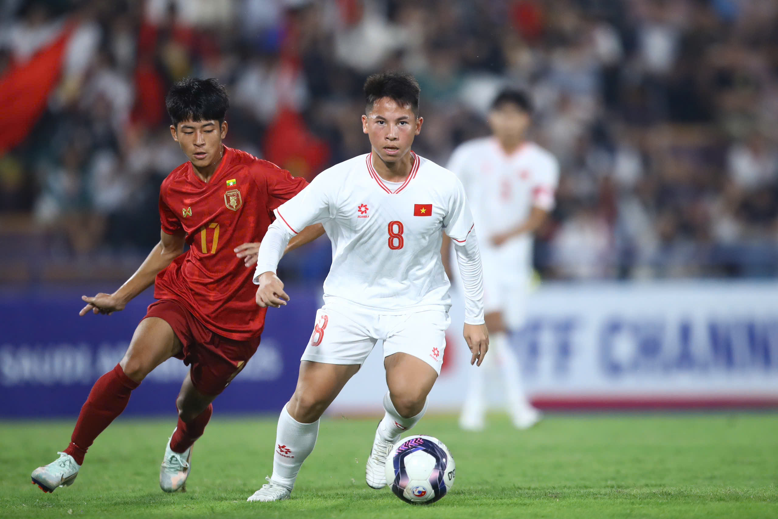 HLV Roland: 'U.17 Việt Nam phải thắng U.17 Yemen, không còn con đường nào khác'- Ảnh 2. HLV Roland: 'U.17 Việt Nam phải thắng U.17 Yemen, không còn con đường nào khác'- Ảnh 2.