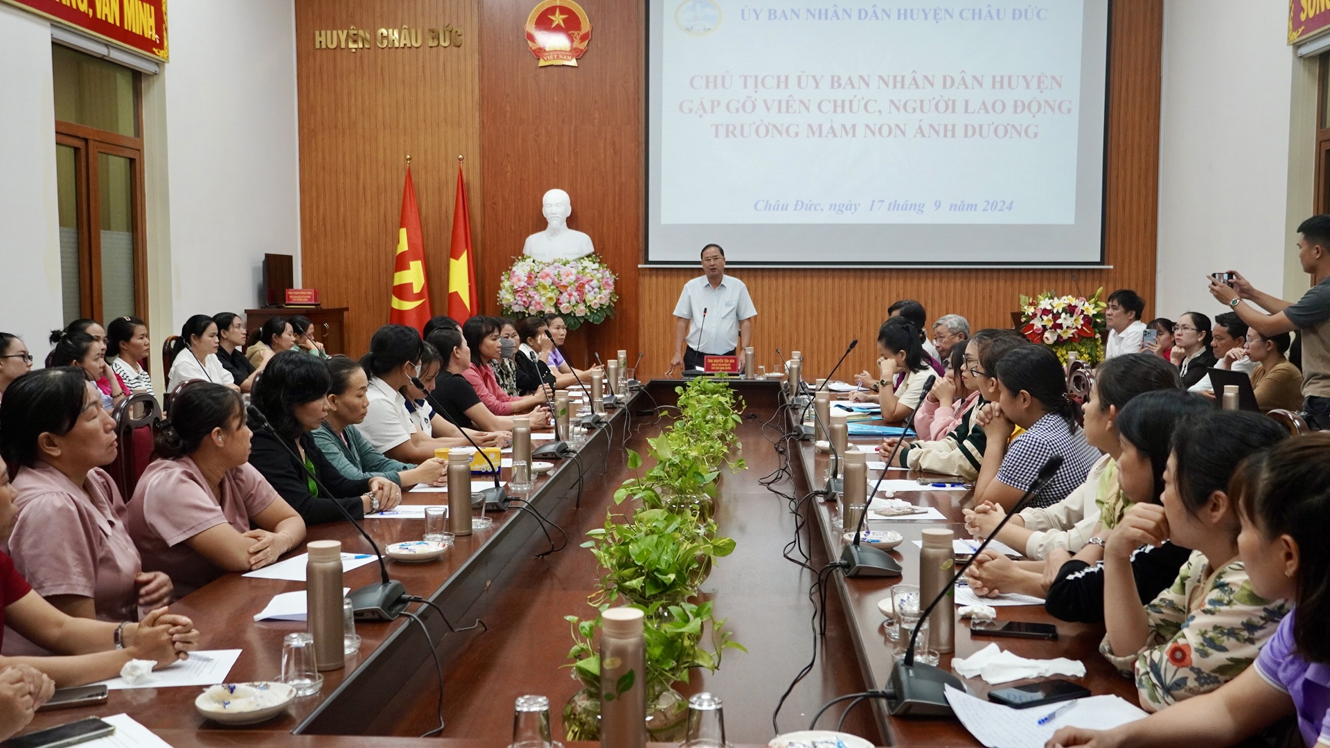 Vụ khay cơm giáo viên mầm non chỉ có 2 miếng chả: UBND tỉnh Bà Rịa- Vũng Tàu chỉ đạo khẩn- Ảnh 1. Vụ khay cơm giáo viên mầm non chỉ có 2 miếng chả: UBND tỉnh Bà Rịa- Vũng Tàu chỉ đạo khẩn- Ảnh 1.