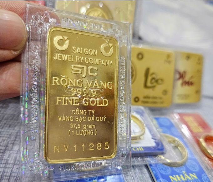 Giá vàng nhẫn 999,9 tăng từng giờ, chính thức vượt mốc 84 triệu đồng/lượng- Ảnh 1. Giá vàng nhẫn 999,9 tăng từng giờ, chính thức vượt mốc 84 triệu đồng/lượng- Ảnh 1.