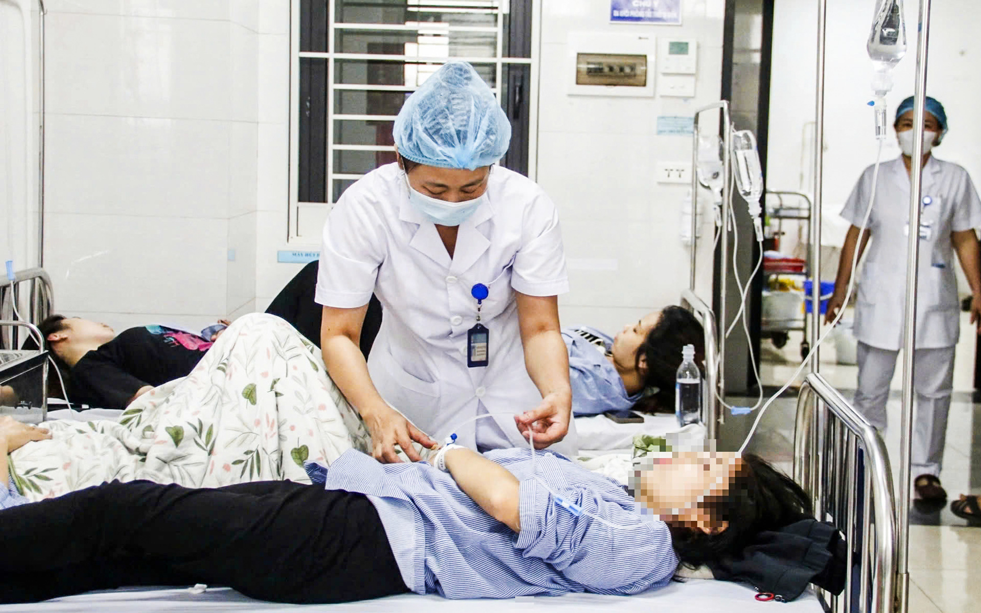 Vụ 46 công nhân nhập viện sau liên hoan 20-10: Bộ Y tế đề nghị điều tra nguyên nhân - Ảnh 1. Bộ Y tế đề nghị điều tra nguyên nhân khiến 46 công nhân ở Bắc Giang nhập viện - Ảnh 1.