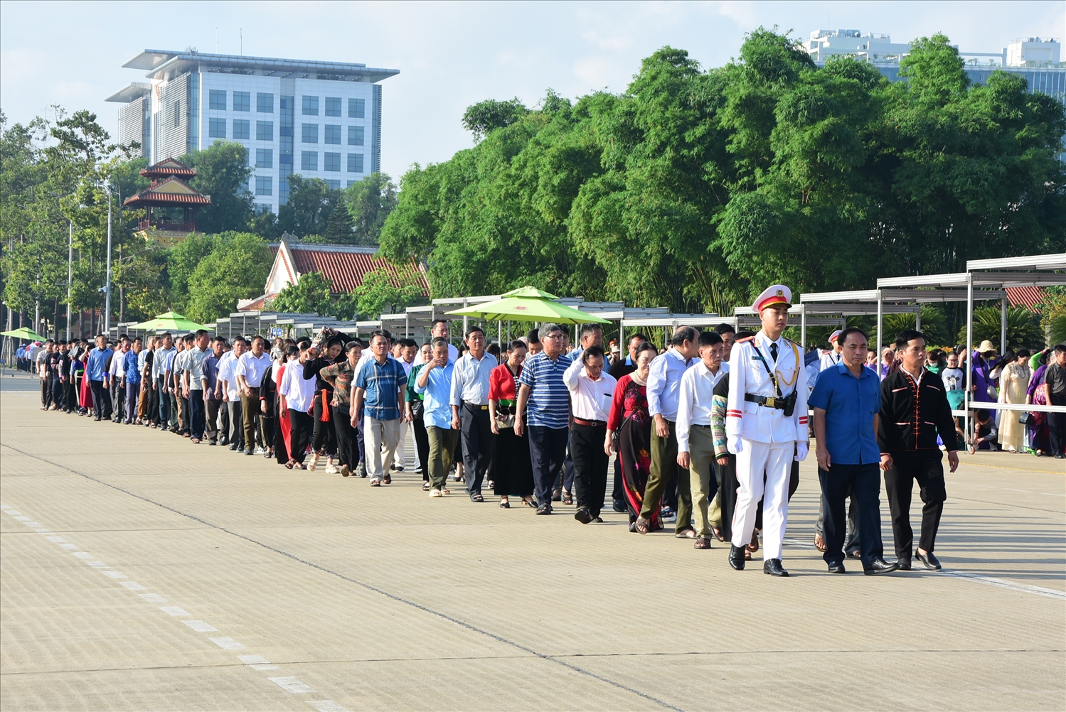 Đoàn đại biểu Người có uy tín thăm quan Lăng Chủ tịch Hồ Chí Minh Đoàn đại biểu Người có uy tín thăm quan Lăng Chủ tịch Hồ Chí Minh
