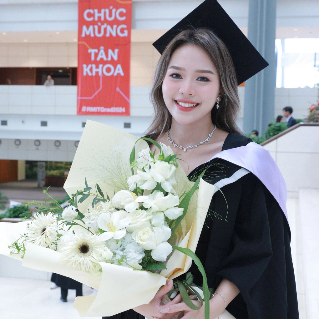 Cô gái trẻ gây sốt khi đối thoại với Tổng Bí thư, Chủ tịch nước Tô Lâm Cô gái trẻ gây sốt khi đối thoại với Tổng Bí thư, Chủ tịch nước Tô Lâm