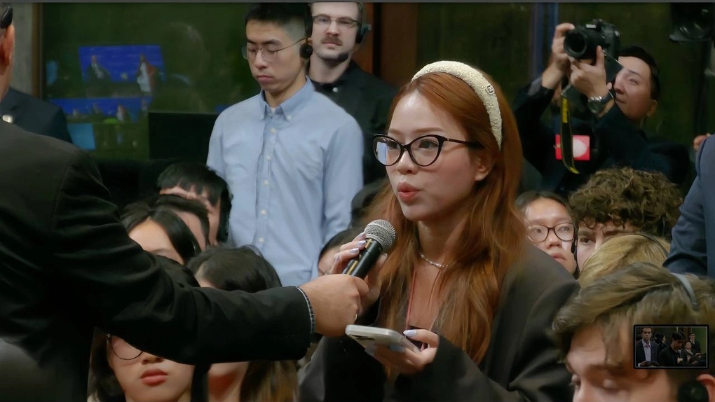 Cô gái trẻ gây sốt khi đối thoại với Tổng Bí thư, Chủ tịch nước Tô Lâm Cô gái trẻ gây sốt khi đối thoại với Tổng Bí thư, Chủ tịch nước Tô Lâm