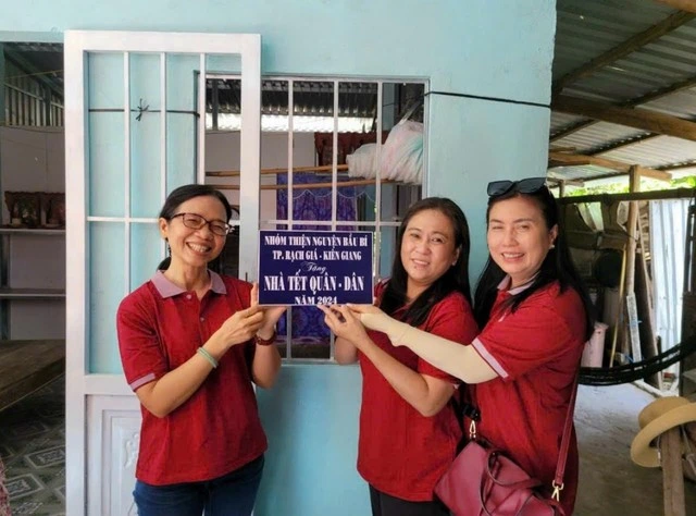 Cô giáo dạy sử hết mình với công tác xã hội Cô giáo dạy sử hết mình với công tác xã hội