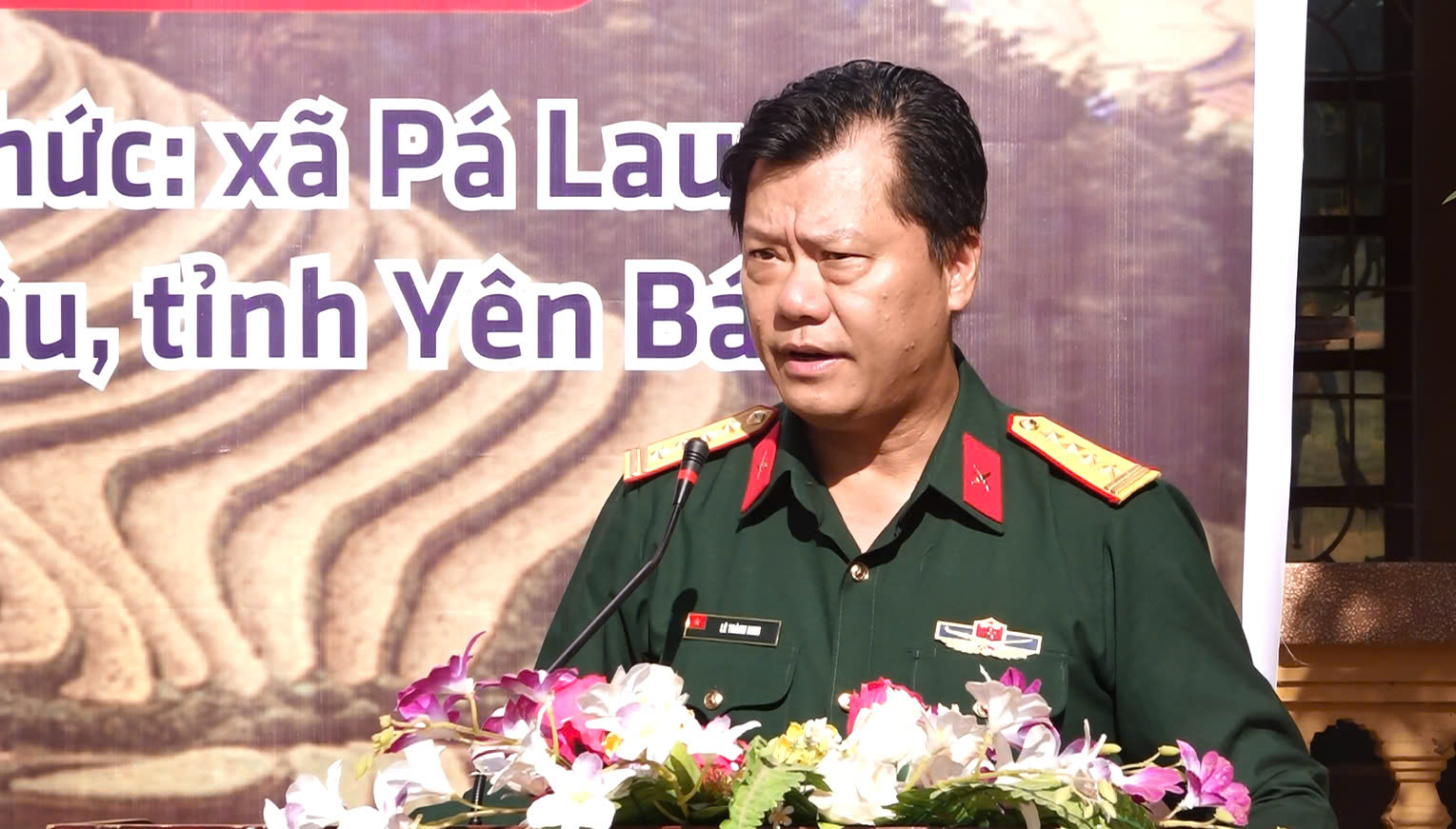 Đại tá Lê Thành Nam – Giám đốc Ngân hàng TMCP Quân đội chi nhánh Điện Biên Phủ làm trưởng đoàn - Vietnam.vn Đại tá Lê Thành Nam – Giám đốc Ngân hàng TMCP Quân đội chi nhánh Điện Biên Phủ làm trưởng đoàn