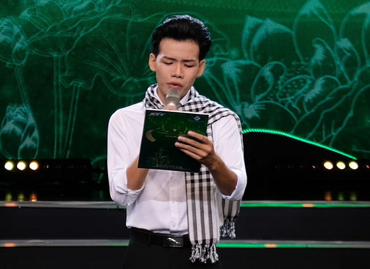 Khán giả - Vietnam.vn'nín thở' với Lê Hoàng Nghi đêm chung kết Chuông vàng vọng cổ Khán giả 'nín thở' với Lê Hoàng Nghi đêm chung kết Chuông vàng vọng cổ