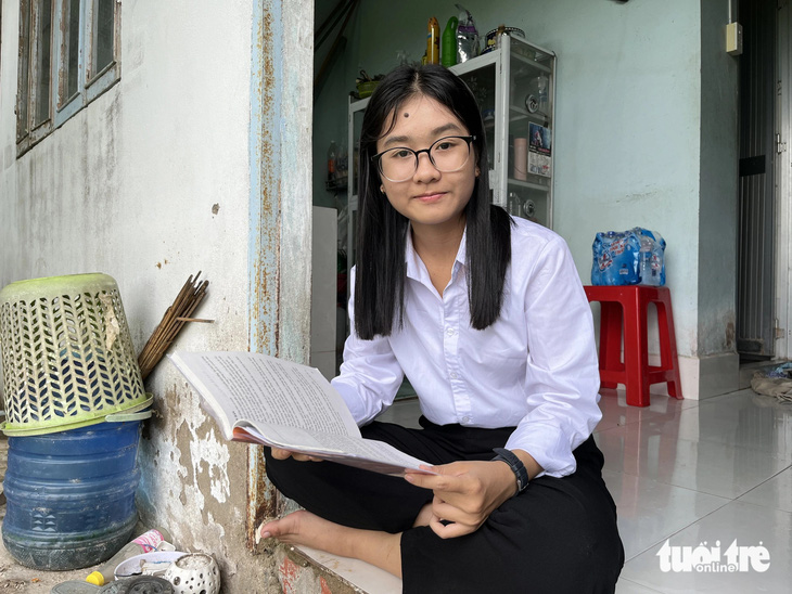 Muốn kiếm tiền từ tấm bằng đại học lo cho chị hai bệnh bại não Muốn kiếm tiền từ tấm bằng đại học lo cho chị hai bệnh bại não
