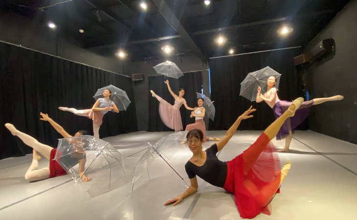 Những giấc mơ tuổi trung niên : Tuổi 50 xỏ chân vào giày múa ballet Những giấc mơ tuổi trung niên : Tuổi 50 xỏ chân vào giày múa ballet