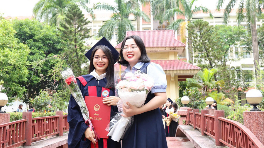 Nữ sinh người Nùng vượt khó trở thành thủ khoa đầu ra - Vietnam.vn Nữ sinh người Nùng vượt khó trở thành thủ khoa đầu ra