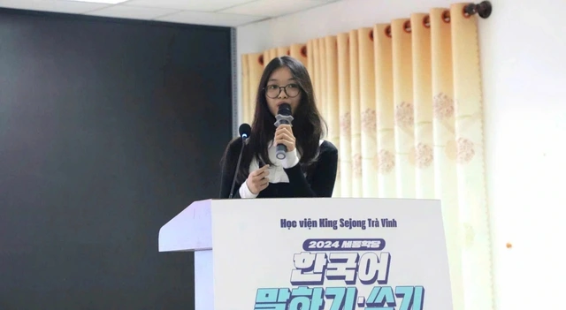 Nữ sinh viên học tiếng Anh đạt giải nhì cuộc thi tiếng Hàn Nữ sinh viên học tiếng Anh đạt giải nhì cuộc thi tiếng Hàn