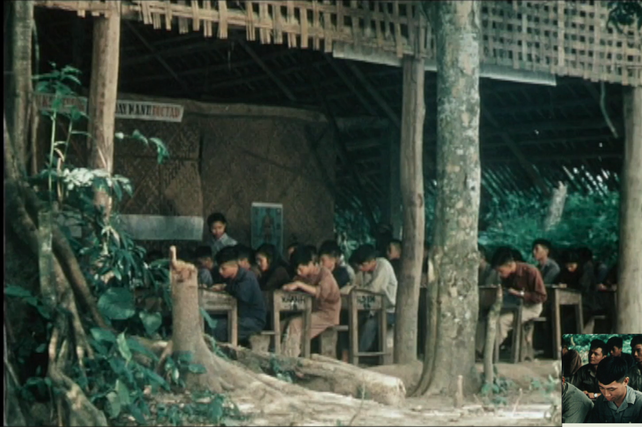 Phía sau những khoảnh khắc lịch sử Phía sau những khoảnh khắc lịch sử