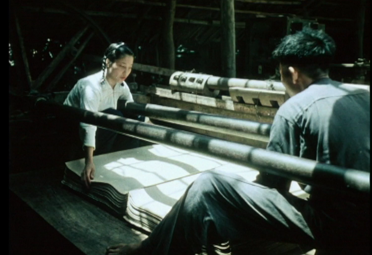 Phía sau những khoảnh khắc lịch sử Phía sau những khoảnh khắc lịch sử