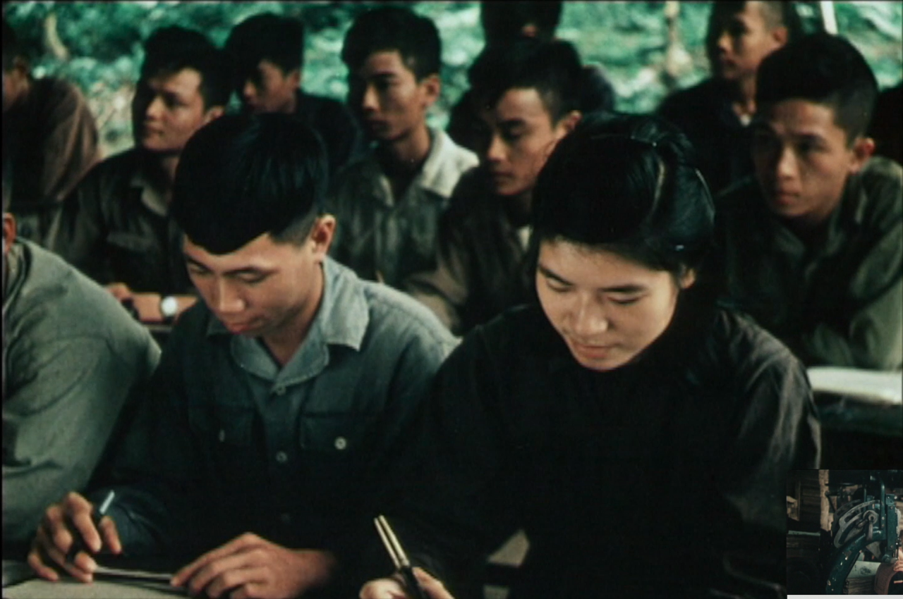 Phía sau những khoảnh khắc lịch sử Phía sau những khoảnh khắc lịch sử