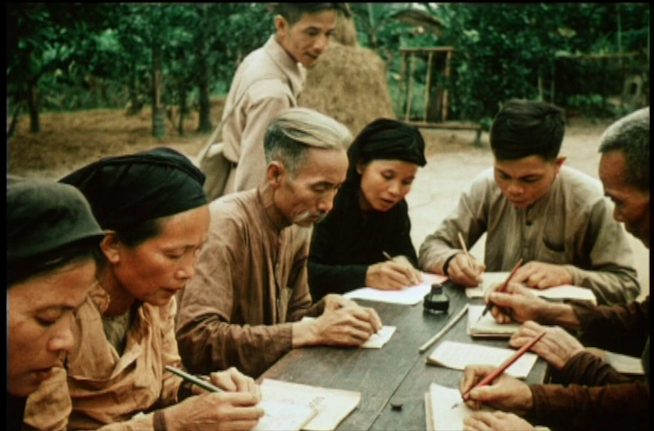 Phía sau những khoảnh khắc lịch sử Phía sau những khoảnh khắc lịch sử