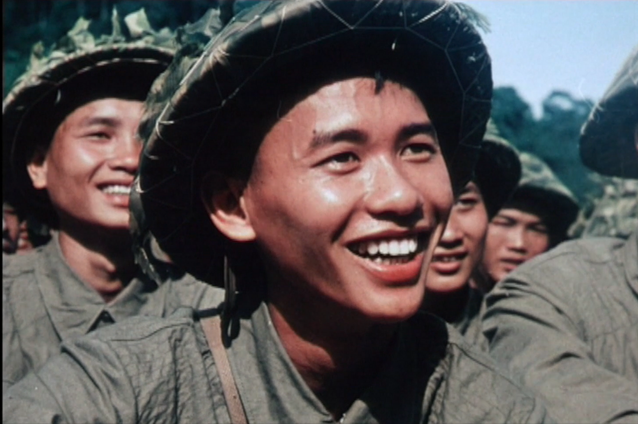 Phía sau những khoảnh khắc lịch sử Phía sau những khoảnh khắc lịch sử
