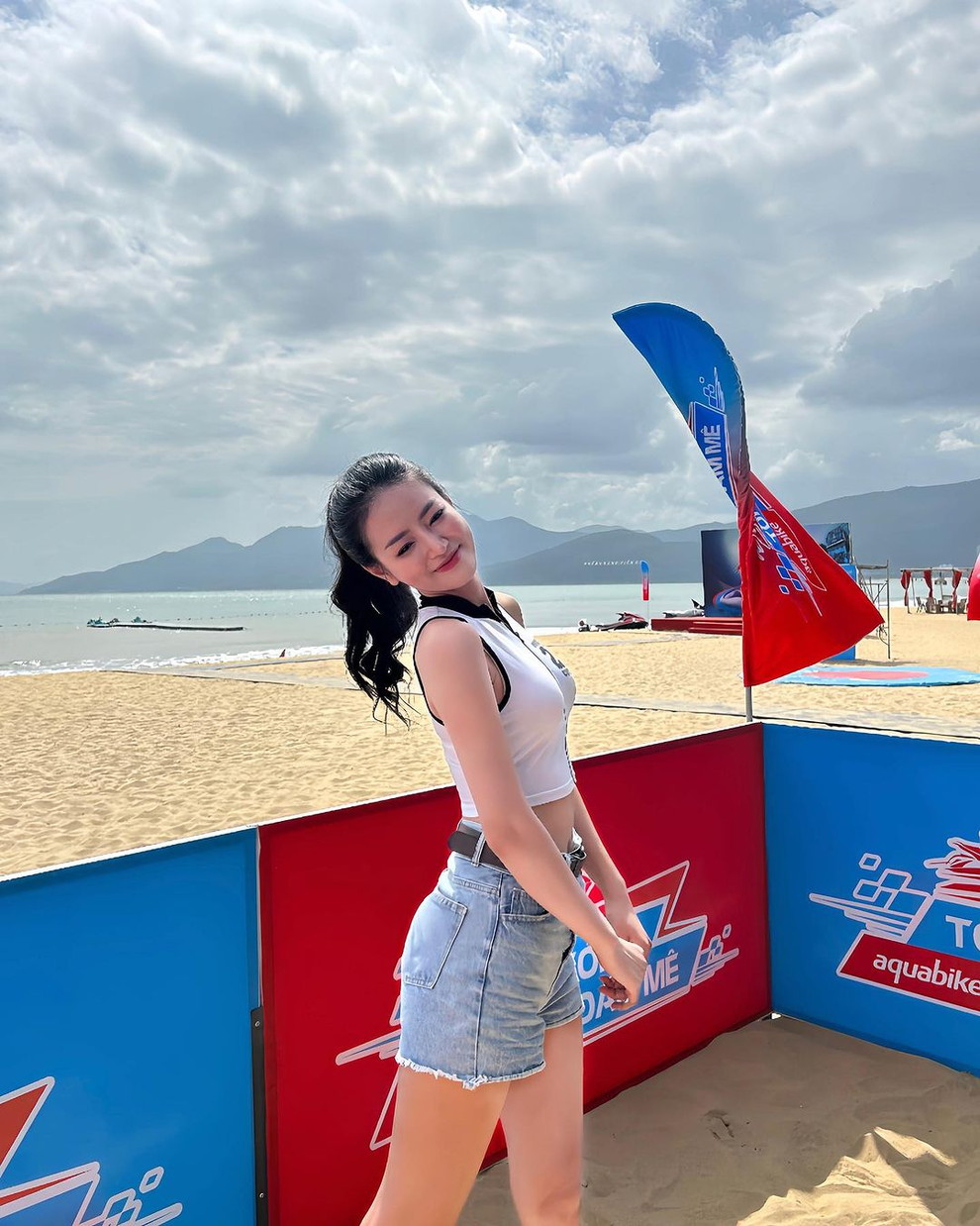 Phong cách thời trang đời thường trẻ trung của Á hậu Bùi Khánh Linh Phong cách thời trang đời thường trẻ trung của Á hậu Bùi Khánh Linh