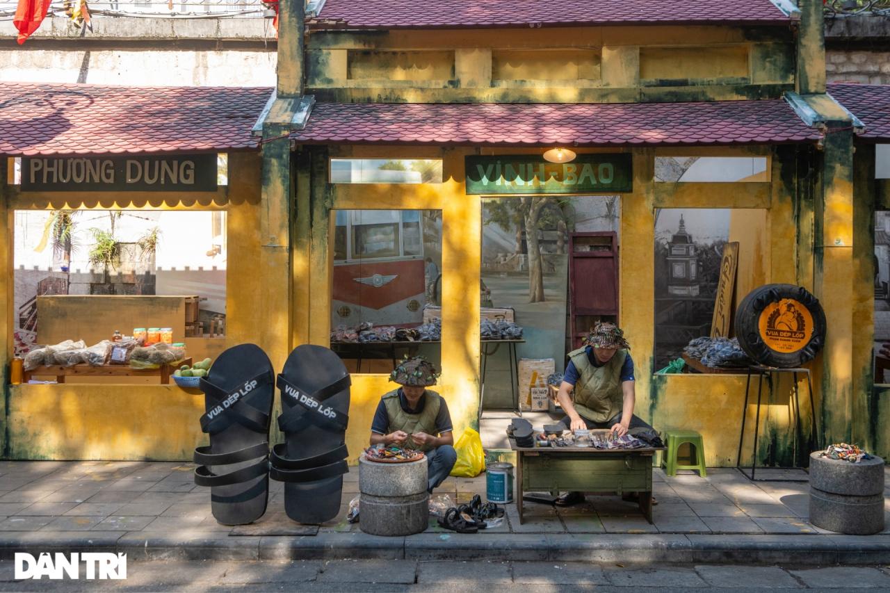 Tái hiện khoảnh khắc hào hùng ngày tiếp quản Thủ đô tại phố cổ Hà Nội Tái hiện khoảnh khắc hào hùng ngày tiếp quản Thủ đô tại phố cổ Hà Nội