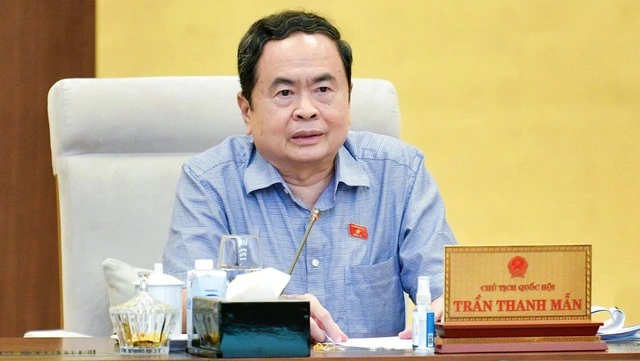 Tăng lương, phụ cấp, miễn học phí cho con nhà giáo Tăng lương, phụ cấp, miễn học phí cho con nhà giáo