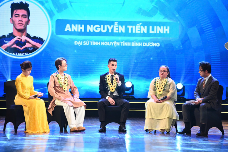Tôn vinh 2 thanh niên Hà Nội cứu người trong đám cháy chung cư: Thương vì còn nhiều tiếng kêu cứu Tôn vinh 2 thanh niên Hà Nội cứu người trong đám cháy chung cư: Thương vì còn nhiều tiếng kêu cứu