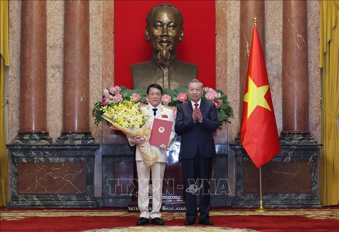 Tổng Bí thư, Chủ tịch nước trao quyết định thăng quân hàm Đại tướng, Thượng tướng cho lãnh đạo Công an và Quân đội Tổng Bí thư, Chủ tịch nước trao quyết định thăng quân hàm Đại tướng, Thượng tướng cho lãnh đạo Công an và Quân đội