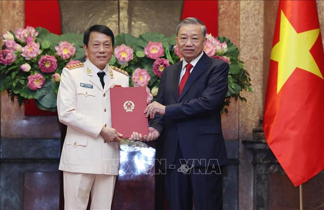 Tổng Bí thư, Chủ tịch nước trao quyết định thăng quân hàm Đại tướng, Thượng tướng cho lãnh đạo Công an và Quân đội Tổng Bí thư, Chủ tịch nước trao quyết định thăng quân hàm Đại tướng, Thượng tướng cho lãnh đạo Công an và Quân đội