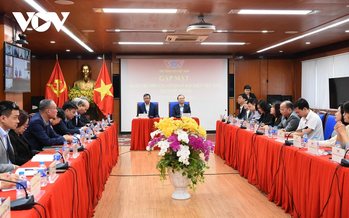 Tổng Giám đốc VOV Đỗ Tiến Sỹ tiếp Đoàn Trưởng cơ quan đại diện Việt Nam ở nước ngoài Tổng Giám đốc VOV Đỗ Tiến Sỹ tiếp Đoàn Trưởng cơ quan đại diện Việt Nam ở nước ngoài