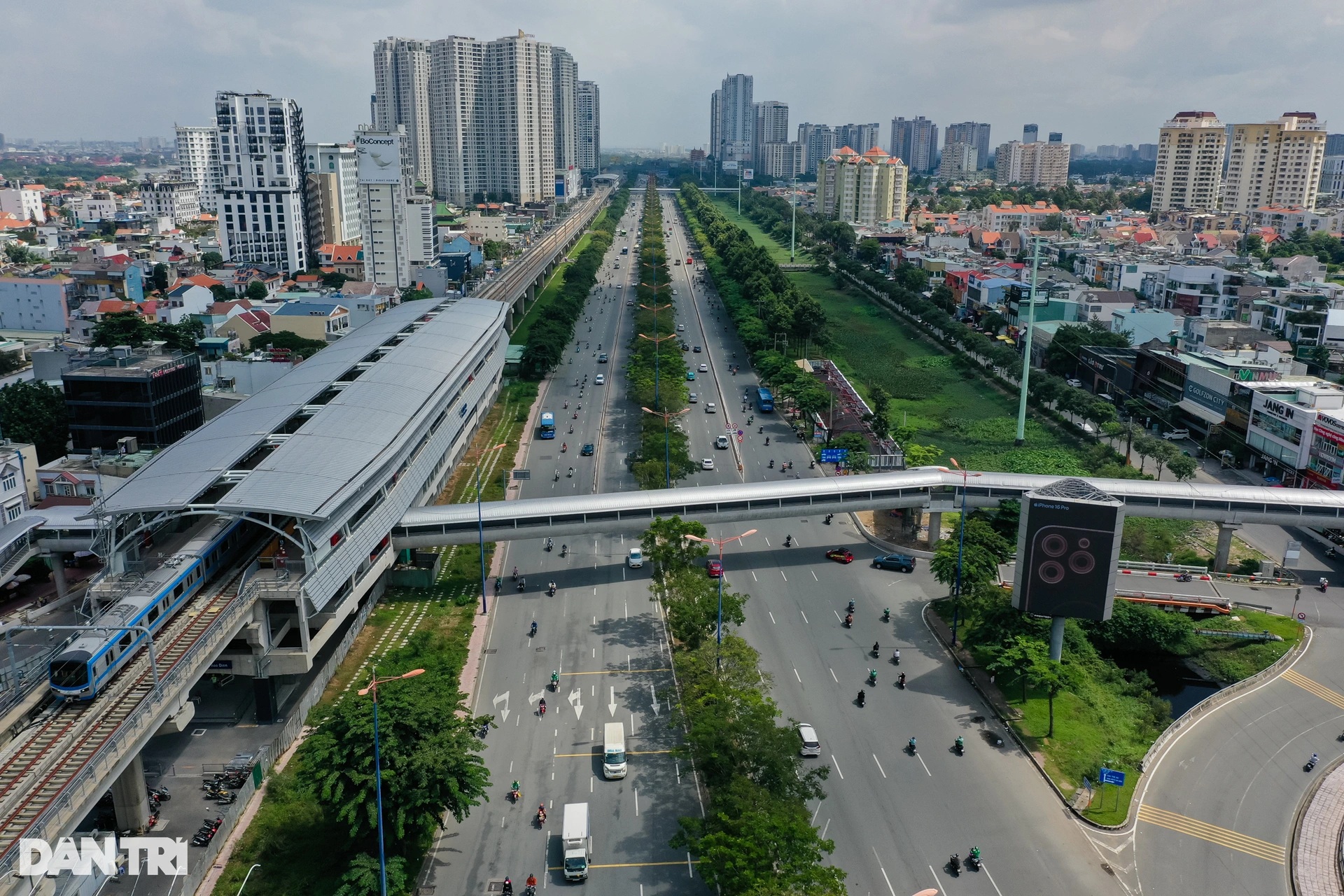 Diện mạo 9 cầu đi bộ kết nối nhà ga Metro số 1 vừa hoàn thành - 1 Diện mạo 9 cầu đi bộ kết nối nhà ga Metro số 1 vừa hoàn thành - 1