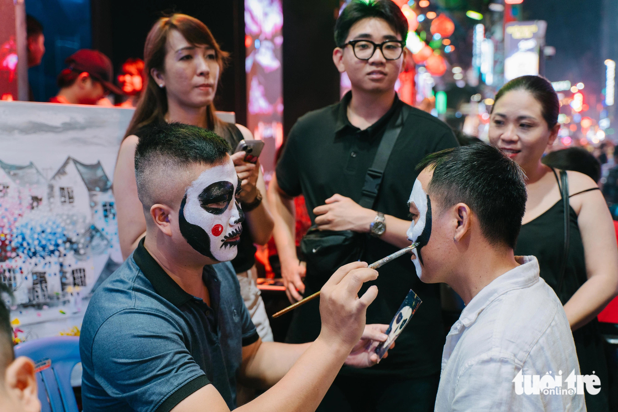 Người Việt 'chơi' Halloween còn nhiệt hơn người Tây - Ảnh 5. Người Việt chơi Halloween 'nhiệt' hơn cả Tây - Ảnh 4.