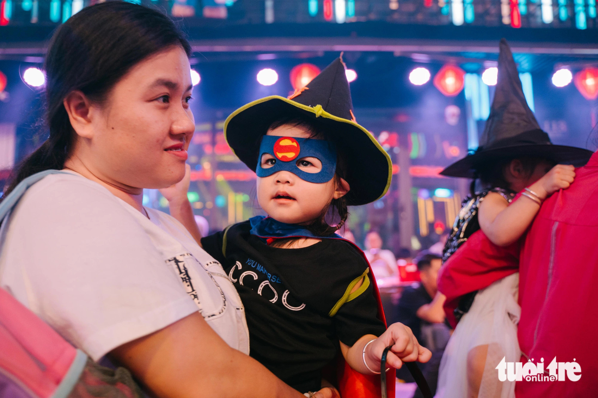 Người Việt 'chơi' Halloween còn nhiệt hơn người Tây - Ảnh 8. Người Việt chơi Halloween 'nhiệt' hơn cả Tây - Ảnh 7.