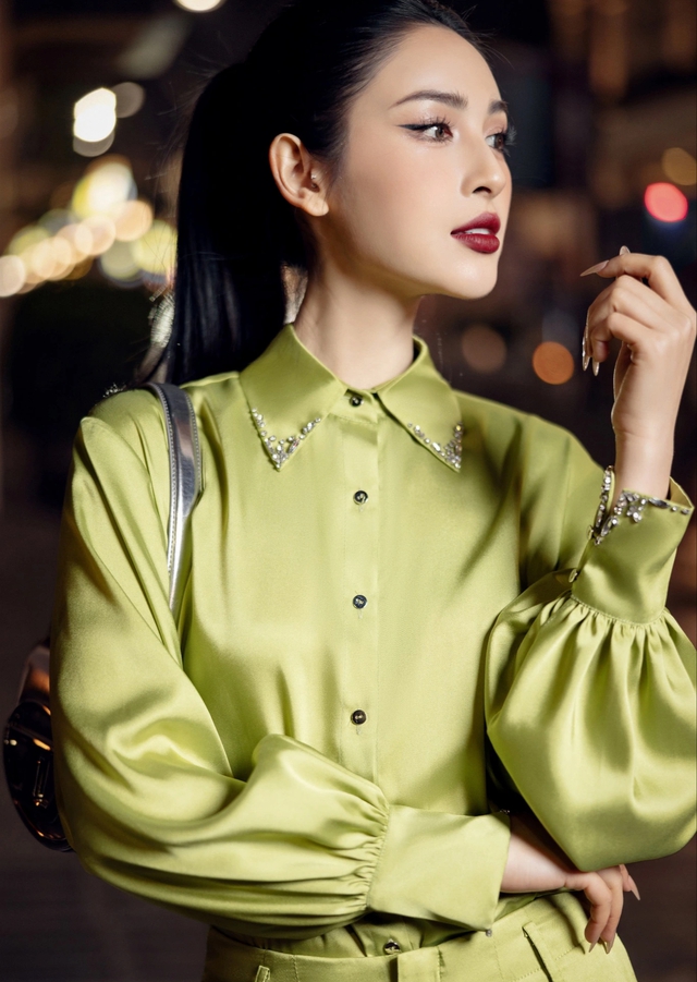 Chị em sành điệu, thanh lịch với các kiểu váy áo cao cổ mùa thu đông- Ảnh 5. Chị em sành điệu, thanh lịch với các kiểu váy áo cao cổ mùa thu đông- Ảnh 5.