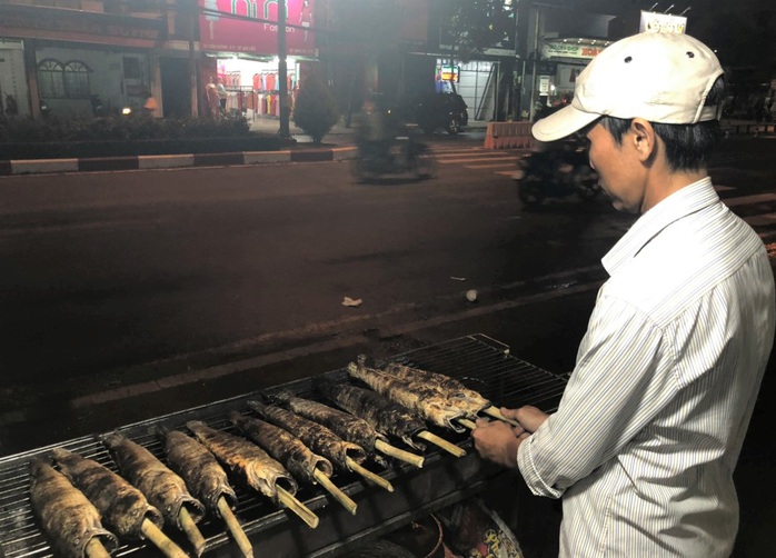 Cá lóc nướng mía Bạc Liêu níu chân du khách - Ảnh 3. Cá lóc nướng mía Bạc Liêu níu chân du khách - Ảnh 3.