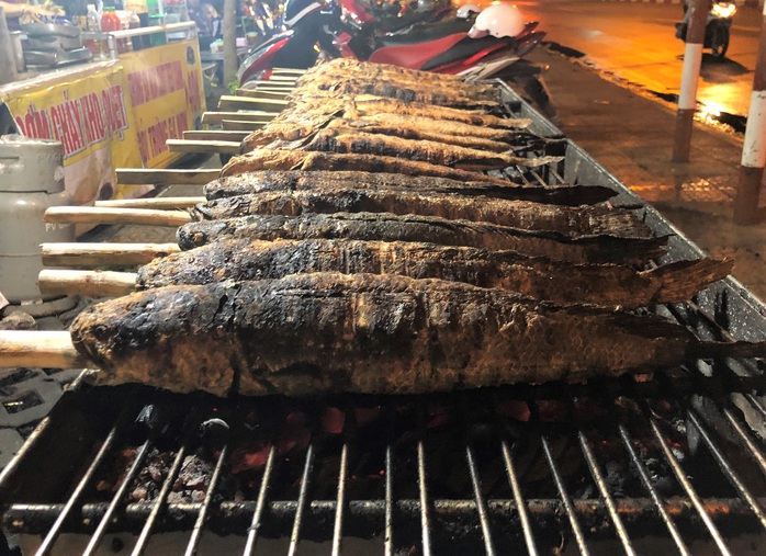 Cá lóc nướng mía Bạc Liêu níu chân du khách - Ảnh 4. Cá lóc nướng mía Bạc Liêu níu chân du khách - Ảnh 4.