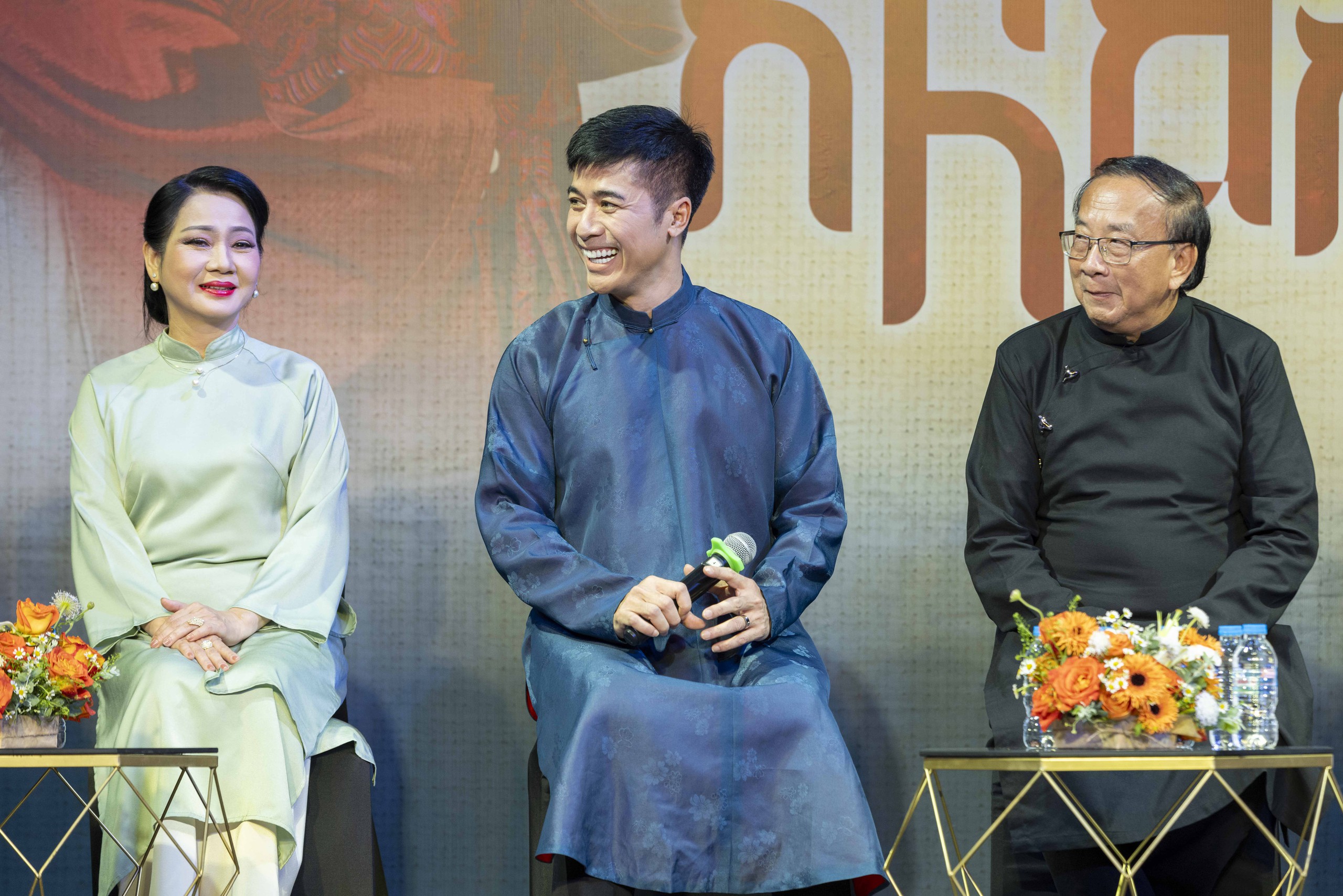 Hoàng Trinh - Quang Thảo - NSX Huỳnh Anh Tuấn. Hoàng Trinh - Quang Thảo - NSX Huỳnh Anh Tuấn.